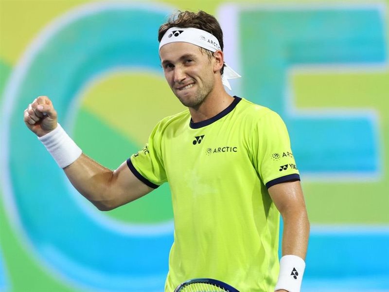 رود يفاجئ ألكاراز ويفوز في المباراة الافتتاحية للبطولة الختامية للتنس