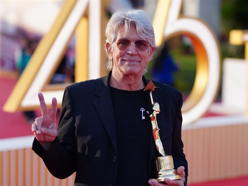 النجم الأمريكي إريك روبرتس يدعم القضية الفلسطينية بمهرجان القاهرة 