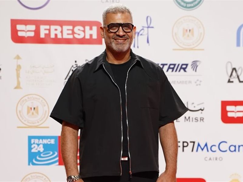 هاني عادل يدعم زوجته دياموند بو عبود على السجادة الحمراء لفيلمها 