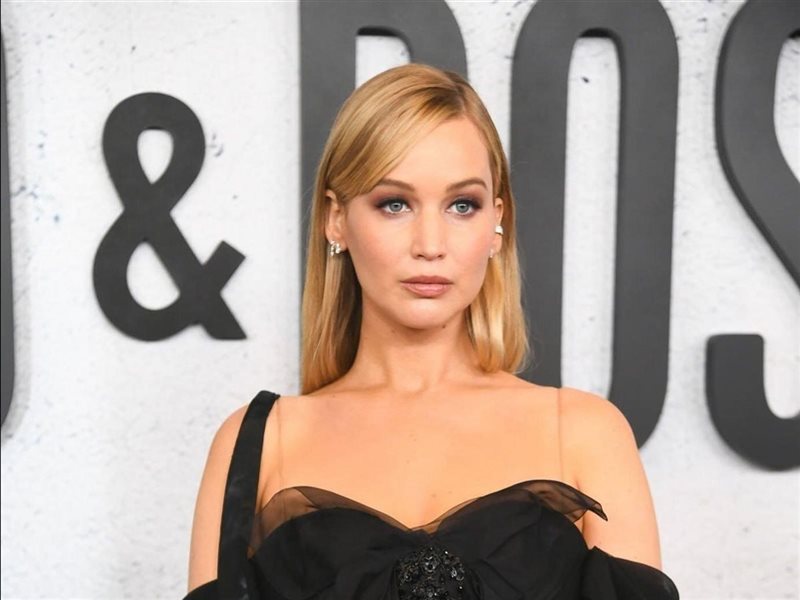 جينيفر لورانس تظهر لأول مرة بعد إعلانها عن حملها 