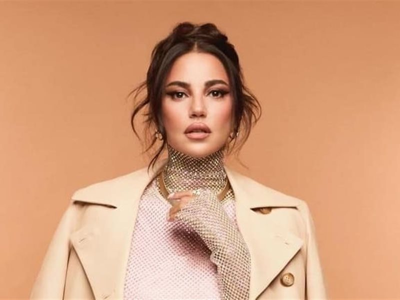 بين النعومة والأناقة.. درة تخطف الأضواء بإطلالاتها