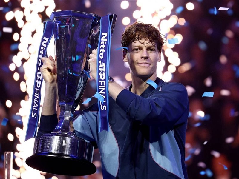 يانيك سينر يختتم موسم 2024 بإنجاز في عالم التنس