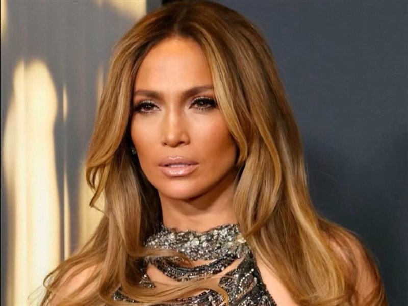 جينيفر لوبيز تتألق في حفل Governors Awards 