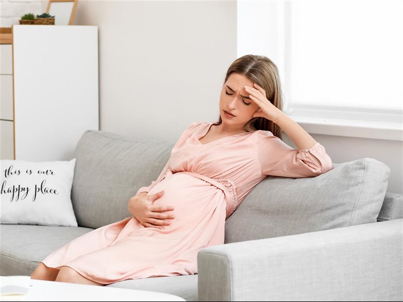 الصداع أثناء الحمل.. متى يستدعي استشارة الطبيب؟ 