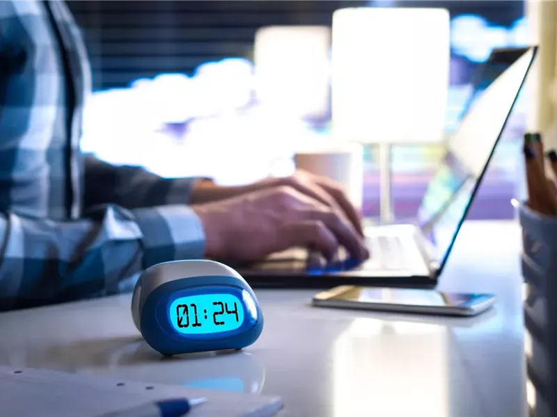 تعمل في شيفت مسائي؟.. انتبه إلى تلك الأضرار 