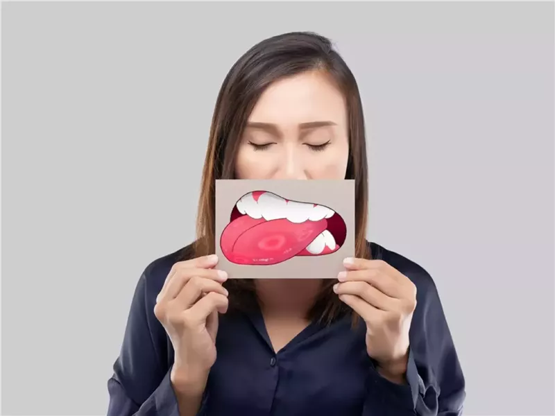 انتبه.. تقرحات الفم المستمرة قد تكون علامة على الإصابة بالسرطان 