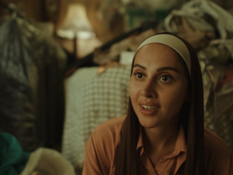 بالفيديو.. ياسمين رئيس تهدي فستان زفافها الأبيض لإحدى الفتيات لتشاركها فرحة العمر 