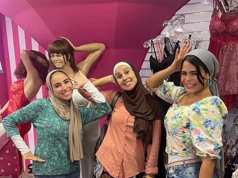 ياسمين رئيس تنشر صورا من كواليس فيلم 