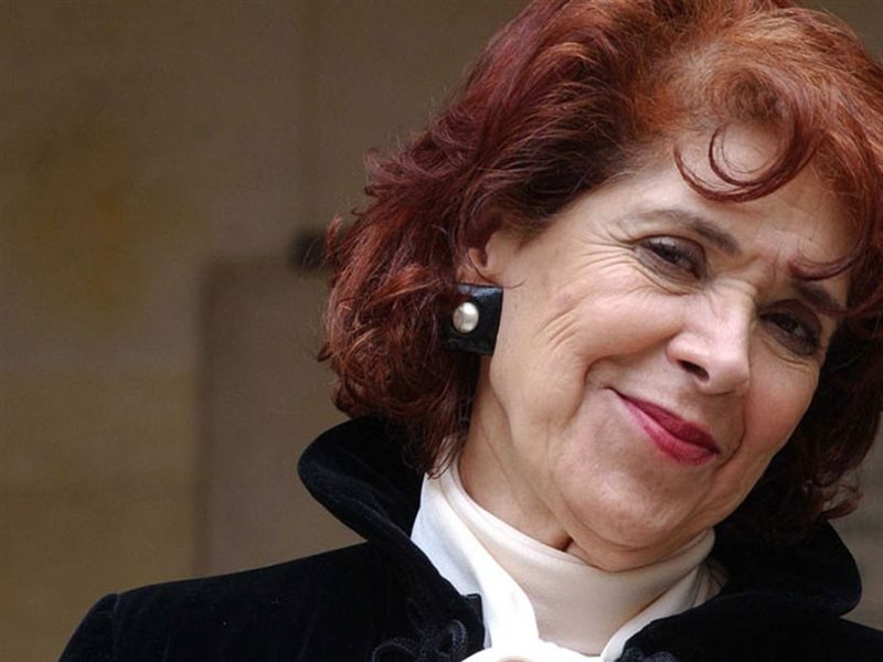 أسيا جبار حياة وأعمال الكاتبة الجزائرية الرائدة