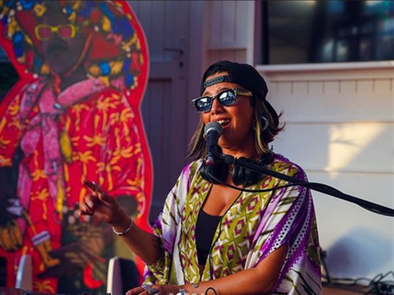 الدي جي المغربية كوثر صديق تحترف الغناء بألبوم جديد 