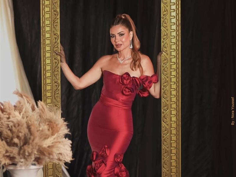 تألقي بالفستان الميرميد على طريقة المشاهير.. سر الأناقة والجاذبية لشتاء 2025