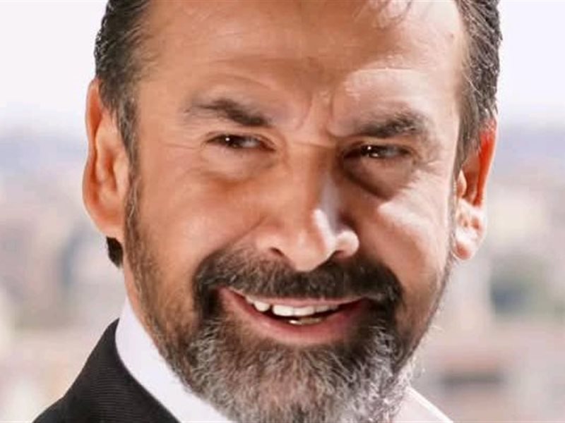 كريم عبدالعزيز ينشر صورة من كواليس فيلمه 