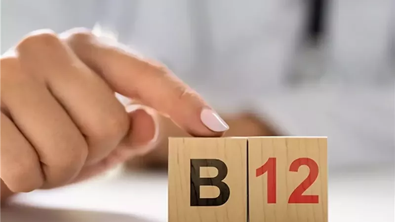 فيتامين ب12