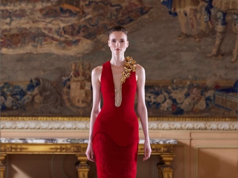 تألقي بإطلالة مميزة في المناسبات الخاصة من مجموعة  Tony Ward لشتاء 2025 