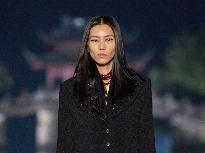 من الصين.. عرض أزياء شانيل Métiers d'art 2025 