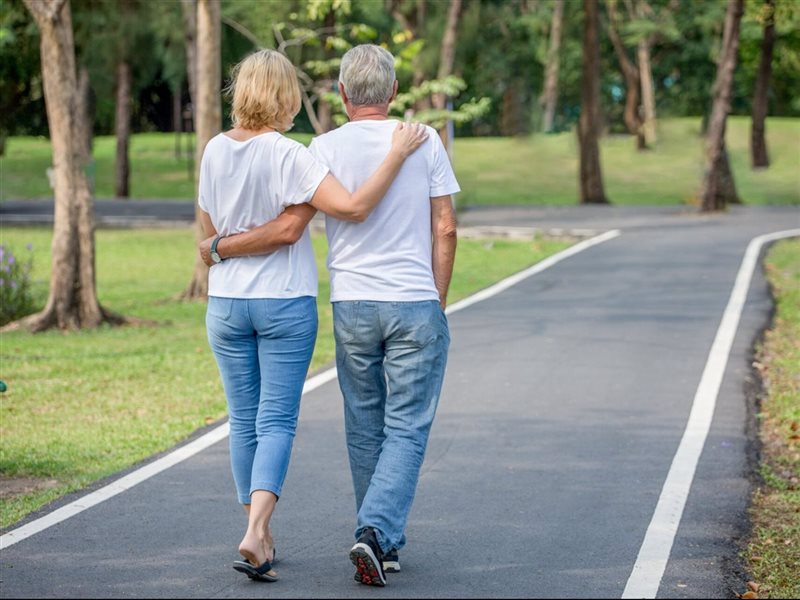 هل المشي مفيد لتخفيف ألم عرق النسا؟ 