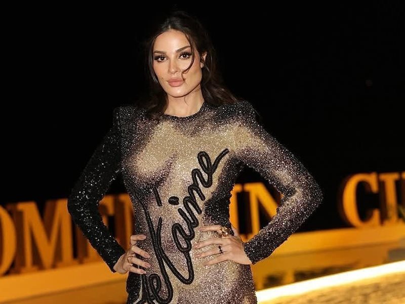 نادين نسيب نجيم تخطف الأنظار بإطلالة من توقيع بالمان في حفل 