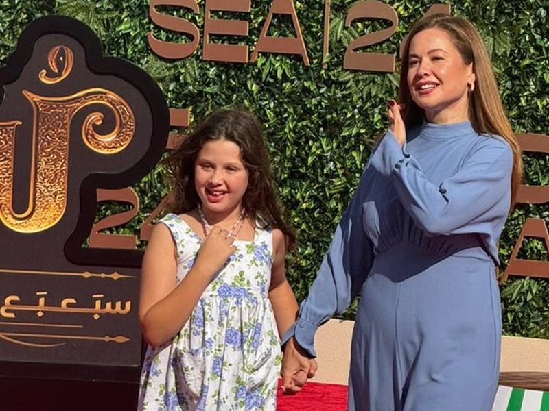 ريا أبي راشد وابنتها أول حضور ريد كاربت فيلم 