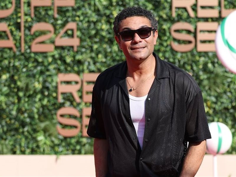 آسر ياسين ولبلبة.. نجوم الفن على السجادة الحمراء لفيلم سكر بحضور أبطاله 