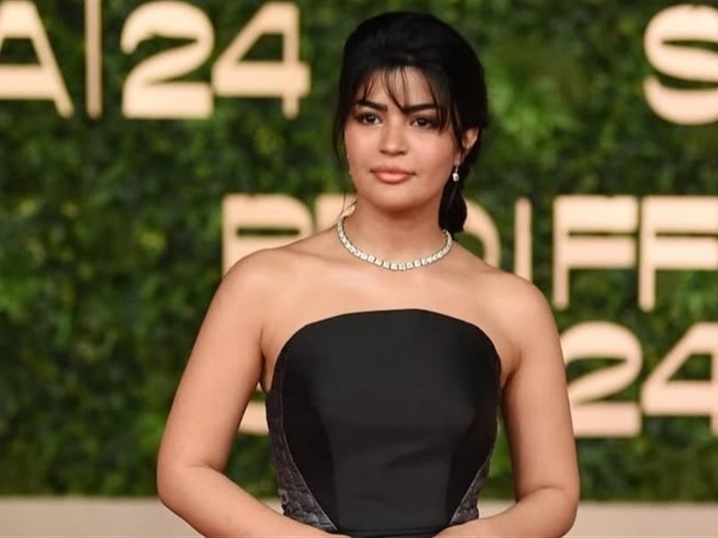 ميلا الزهراني تتألق بفستان ميرميد أسود في مهرجان البحر الأحمر السينمائي الدولي 
