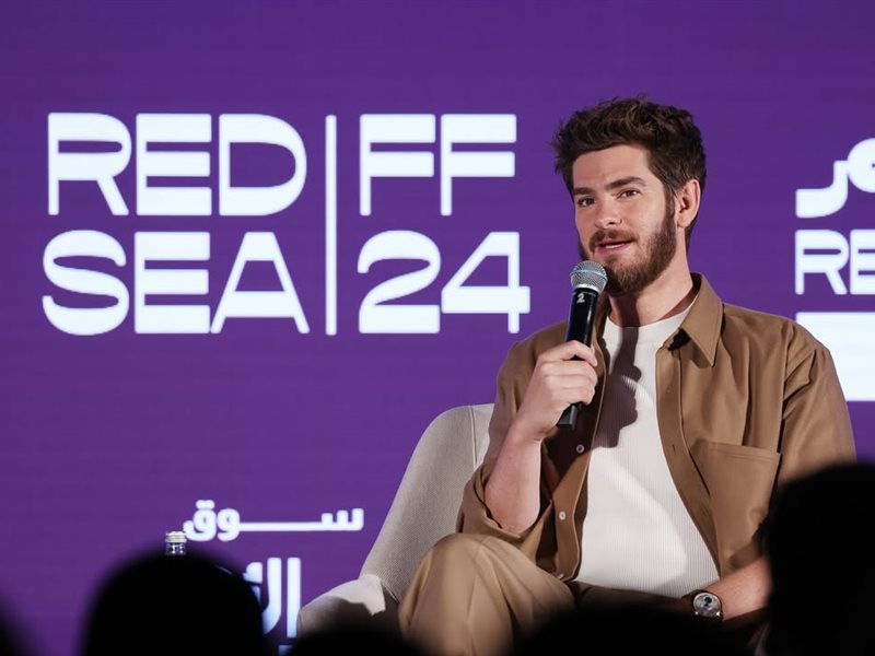 أندرو غارفيلد نجم 