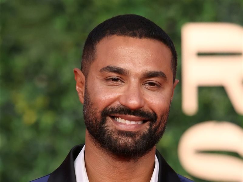 إطلالات لافتة على السجادة الحمراء لأبطال فيلم 