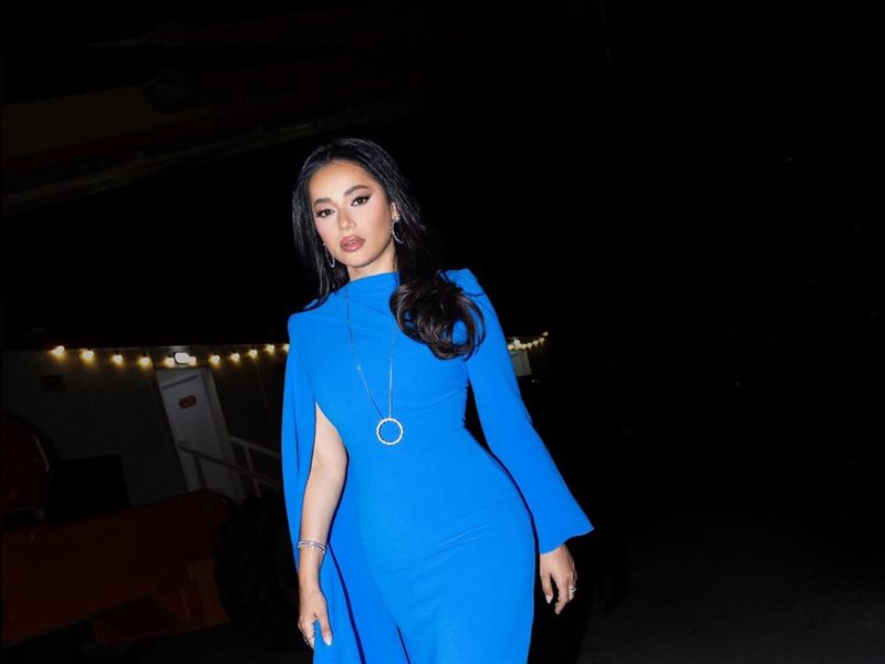 رحمة رياض تتألق في برنامج X Factor بفستان أزرق سماوي