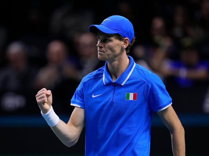 تألق نجوم التنس يانيك سينر وأرينا سابالينكا يشعلان موسم 2024