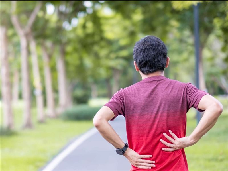 ما هي أسباب آلام أسفل الظهر عند المشي؟  