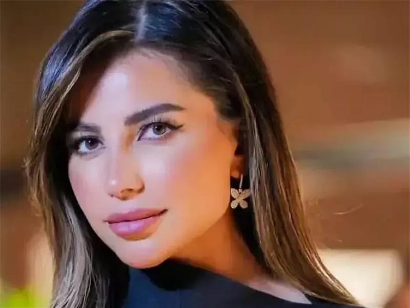 سارة مراد تخطف الأنظار بإطلالة أنيقة من توقيع رامي سلمون في حفل جوائز 
