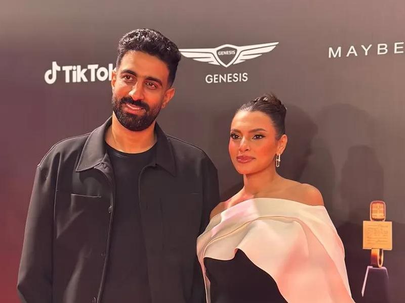 بدء توافد النجوم على السجادة الحمراء لحفل جوائز بيلبورد عربية للموسيقى بالرياض 