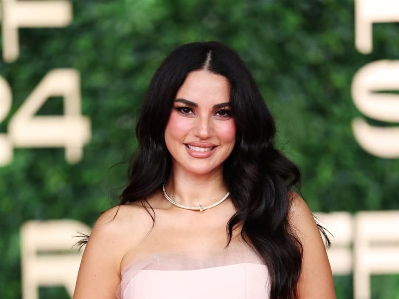 درة زروق تتألق بفستان وردي في ختام مهرجان البحر الأحمر السينمائي الدولي 