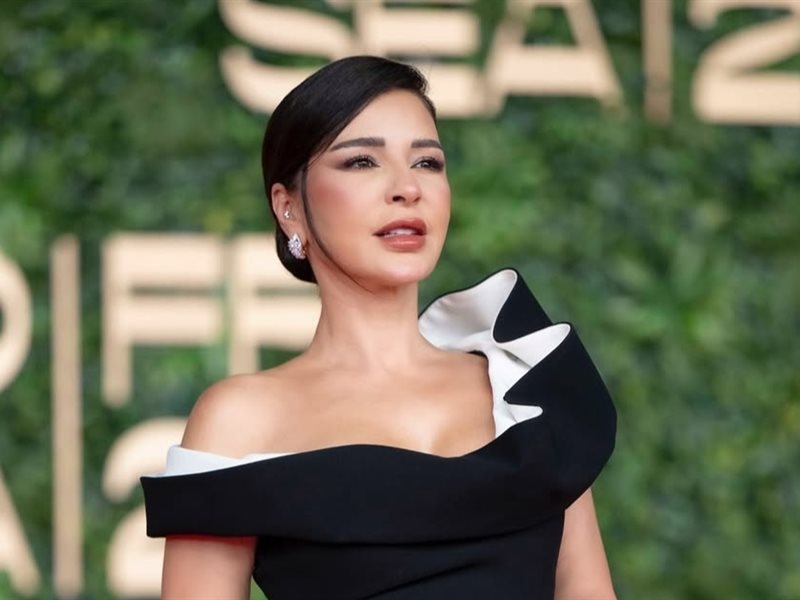 ماغي بو غصن تتألق بالأسود من توقيع طوني ورد في ختام مهرجان البحر الأحمر