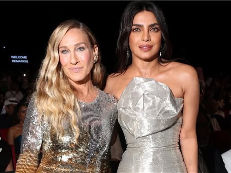 من توقيع أوسكار دي لا رينتا.. سارة باركر وبريانكا شوبرا تتألقان في ختام البحر الأحمر 