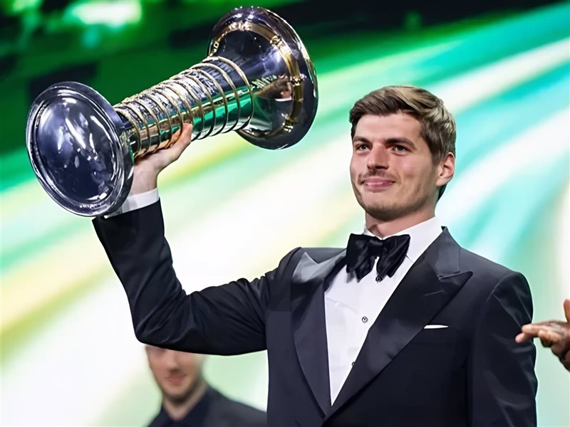  فيرستابن يتوج بلقب الفورمولا 1 للمرة الرابعة خلال احتفال تاريخي في رواندا