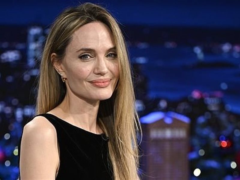 أنجلينا جولي: 