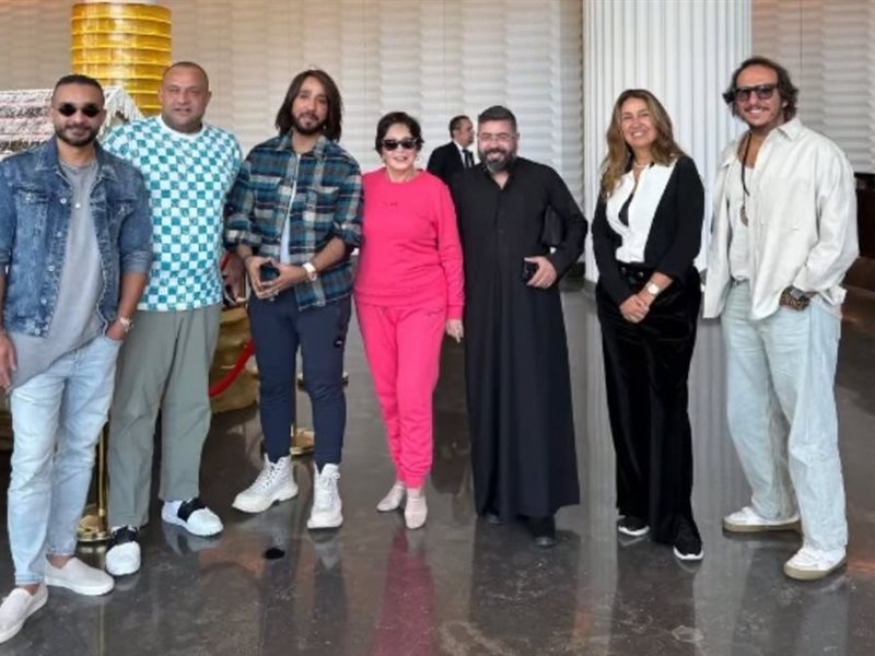 انطلاق حفل توزيع جوائز مجلة نيش بحضور لبلبة وهاني البحيري 