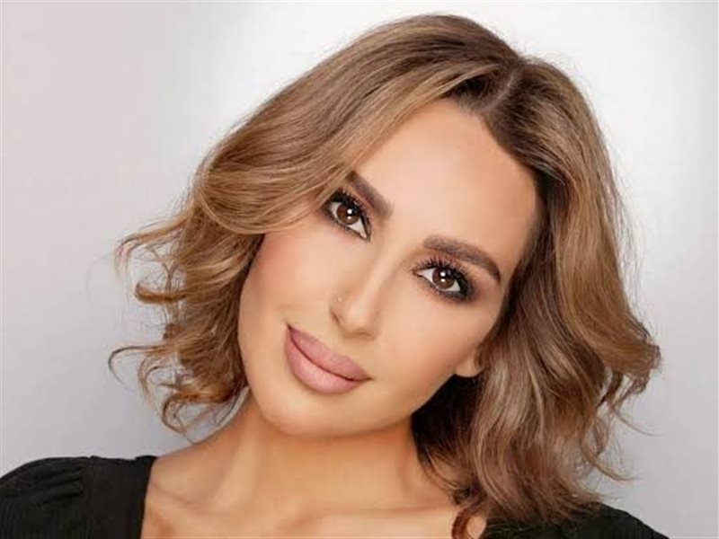 ورد الخال تتألق بٱطلالة سوداء أنيقة  في حفل الموريكس دور من توقيع أنطوان قارح