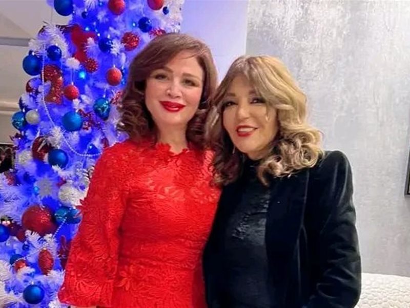 إلهام شاهين وسميرة سعيد يحتفلان بالكريسماس في منزل كارول سماحة (صور) 
