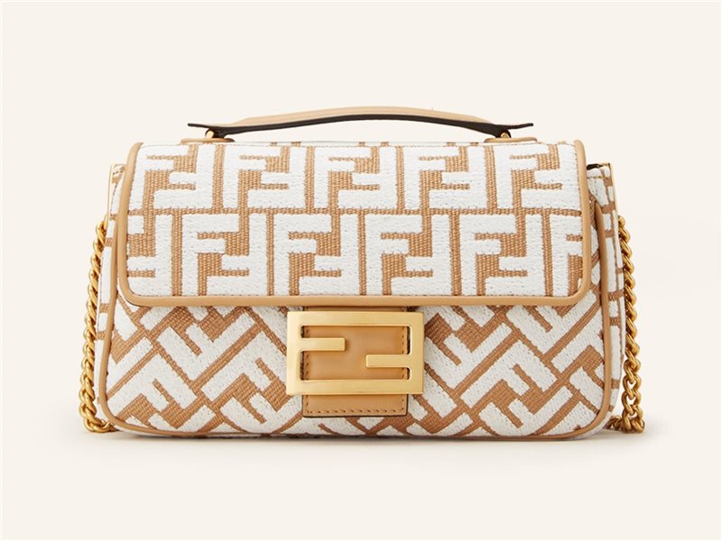 فندي من التميز الحرفي إلى إمبراطورية عالمية في عالم الأزياء