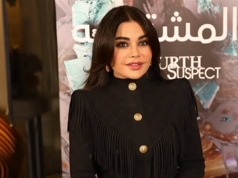 هيفاء وهبي تتألق بفستان أسود من Balmain في أحدث ظهور لها 