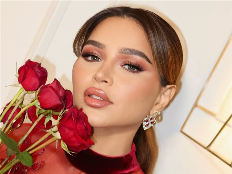 نهى نبيل تتألق بالأحمر احتفالا بانتهاء ديسمبر وبداية عام جديد  في أحدث ظهور لها 