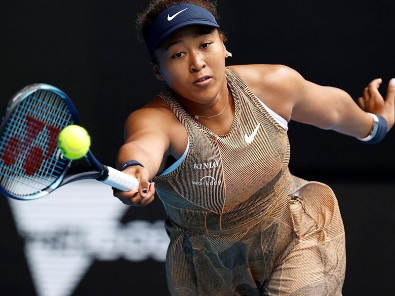 ناومي أوساكا تعود بقوة إلى نصف نهائي أوكلاند بعد غياب طويل