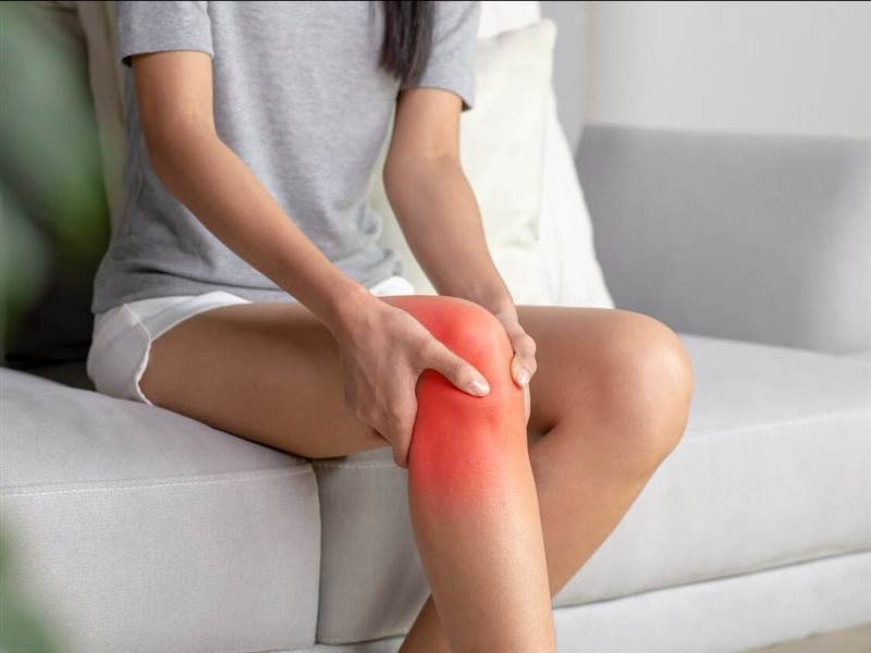 آلام الركبة الشديدة.. ما يجب وما لا يجب فعله لتخفيف الألم بسرعة  