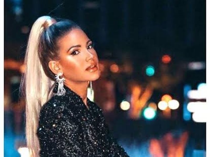 إطلالات ساحرة لسهرات رأس السنة تجمع  بين الأناقة والراحة للمرأة العصرية