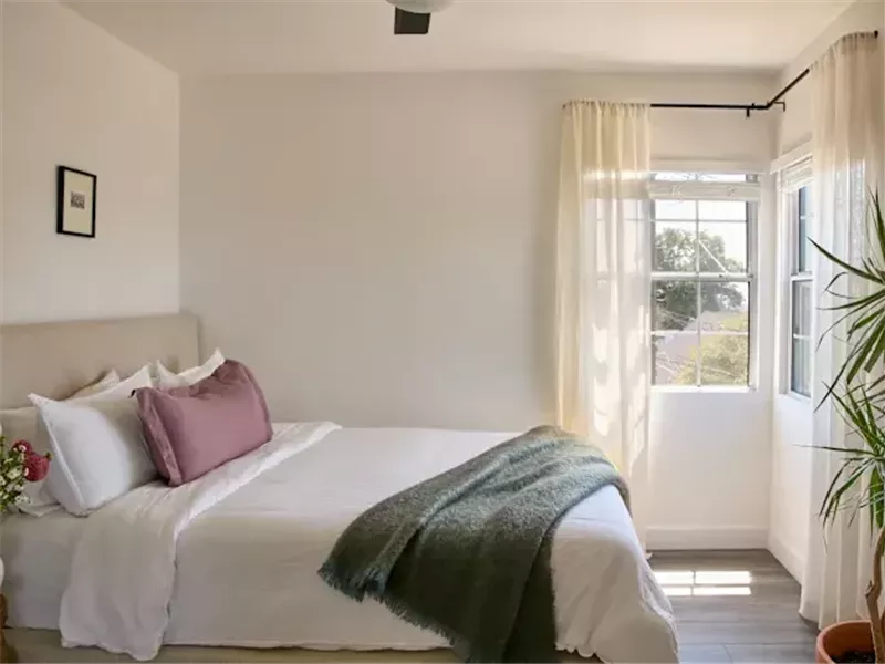 4 أفكار لتصميم غرف النوم الصغيرة.. تعمل على زيادة المساحة والراحة 