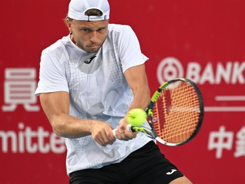 ألكسندر مولر يتوج بلقب هونغ كونغ المفتوحة للتنس بعد انتصار على نيشيكوري