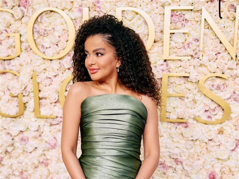 إطلالة الإعلامية السعودية أجواء الجودي في حفل الجولدن جلوب بتوقيع المصممة خولة العيبان