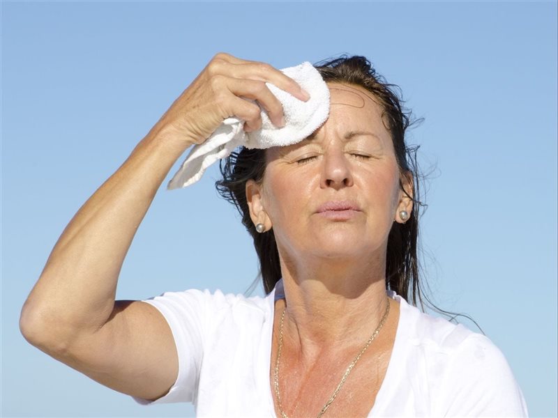 في سن اليأس.. ثلاثة 