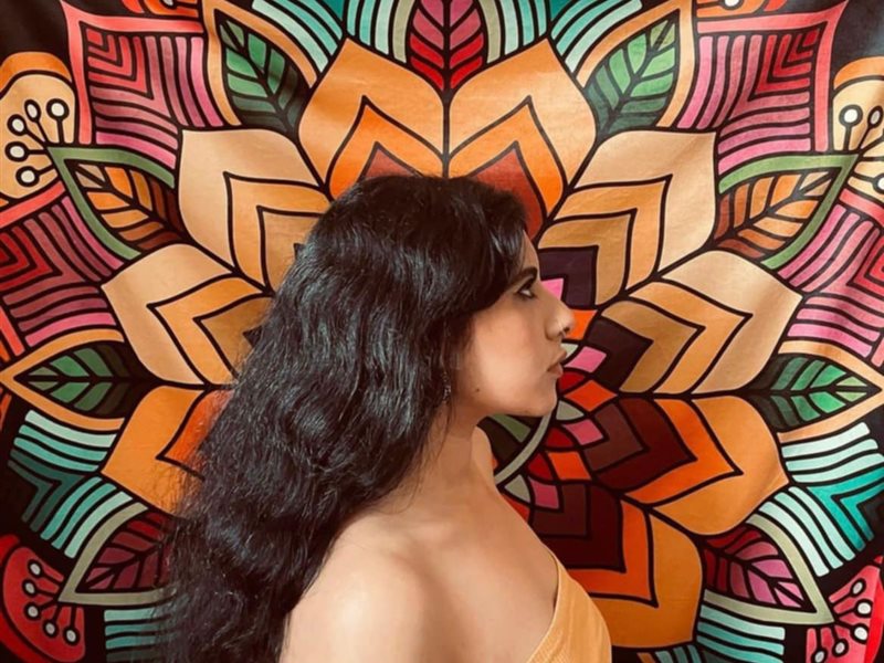 دينا أمين تعيد إحياء رائعة الفلكلور الأردني 